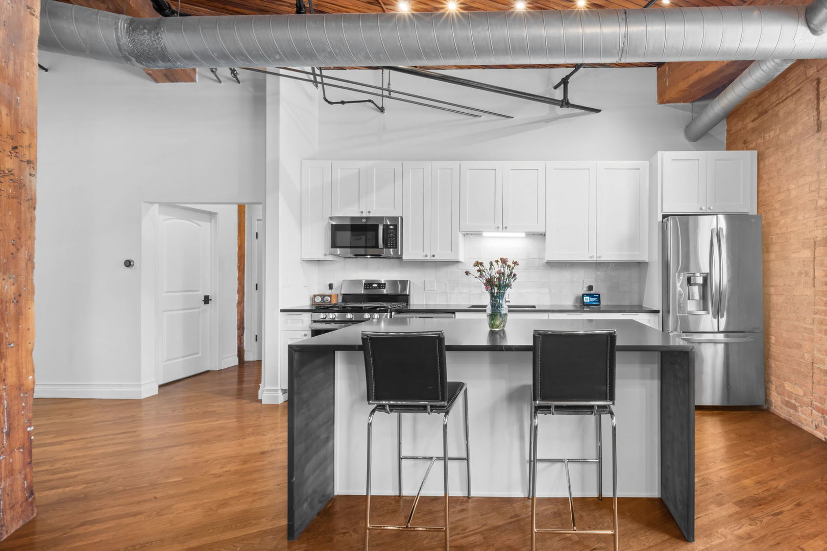 550 N Kingsbury Street Unit: 111
