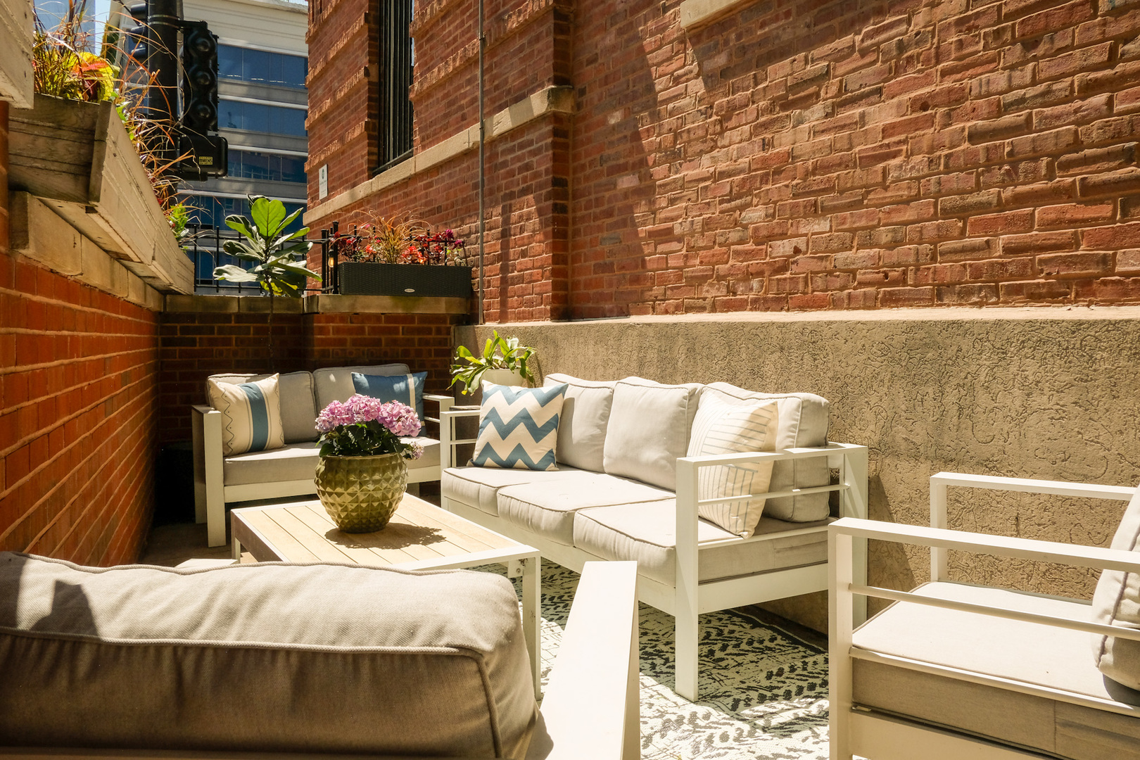 550 N Kingsbury Street Unit: 111