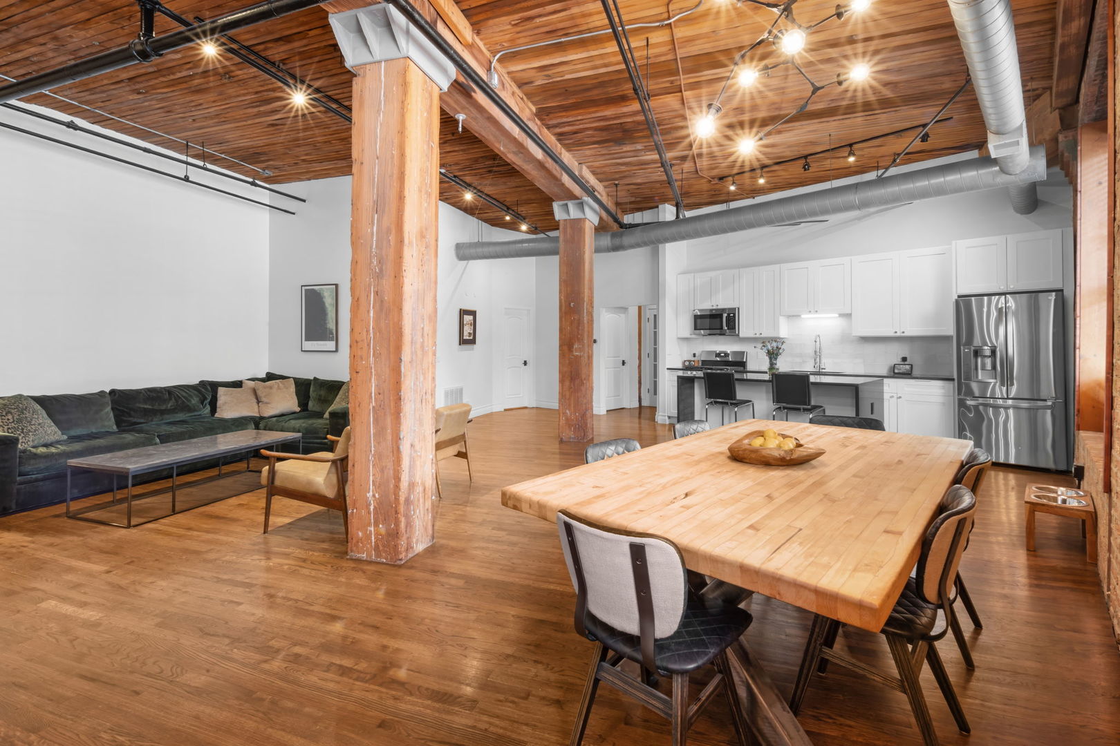550 N Kingsbury Street Unit: 111