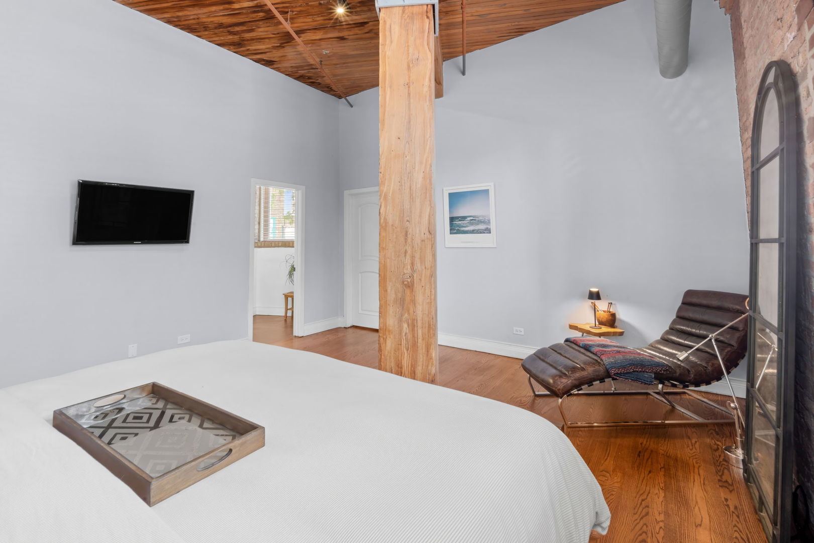 550 N Kingsbury Street Unit: 111