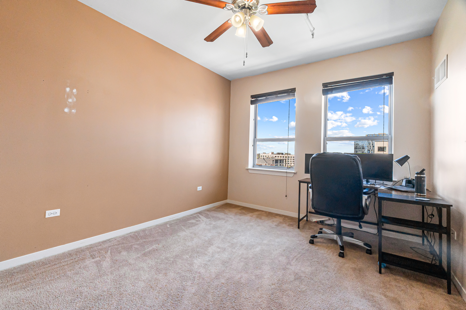 437 W Division Street Unit: 814