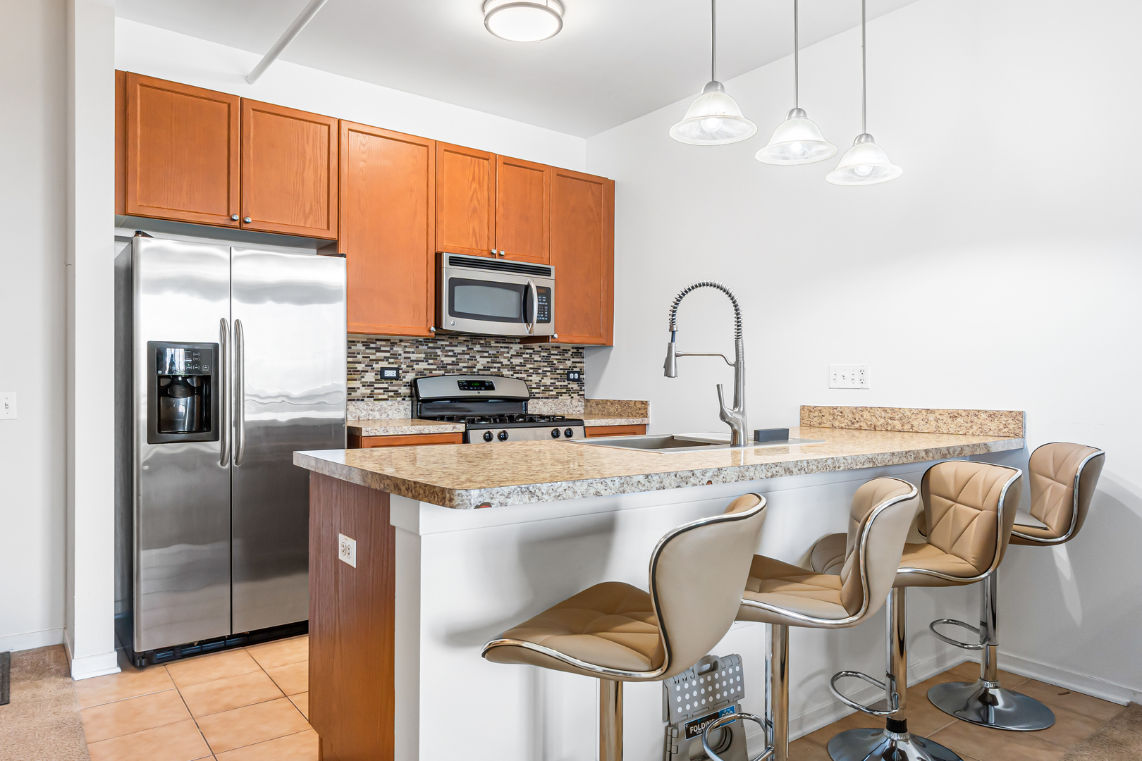 437 W Division Street Unit: 814