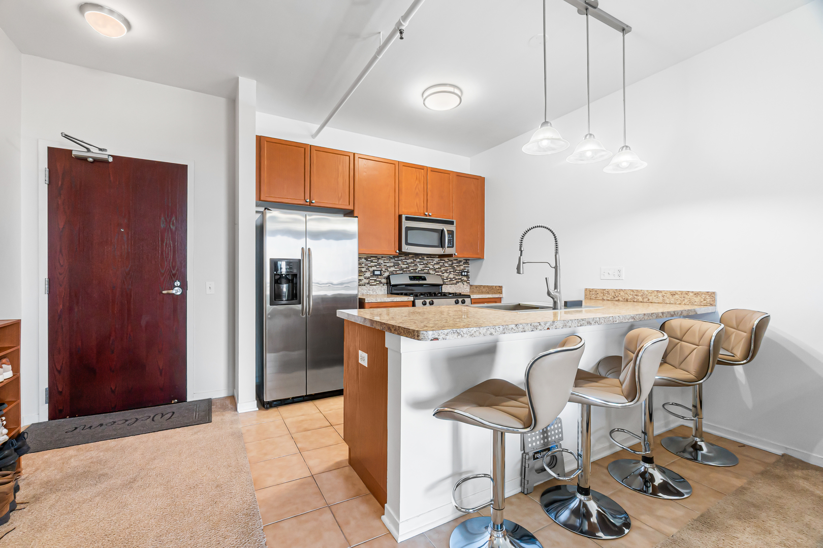 437 W Division Street Unit: 814