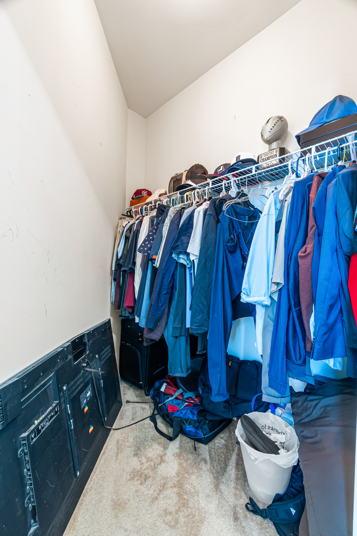 437 W Division Street Unit: 814