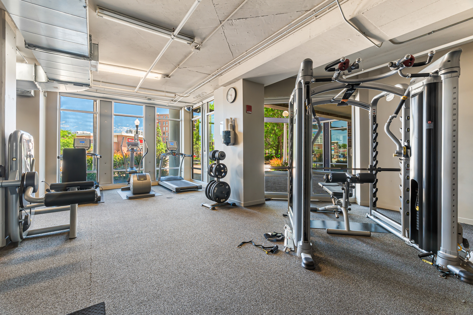 437 W Division Street Unit: 814