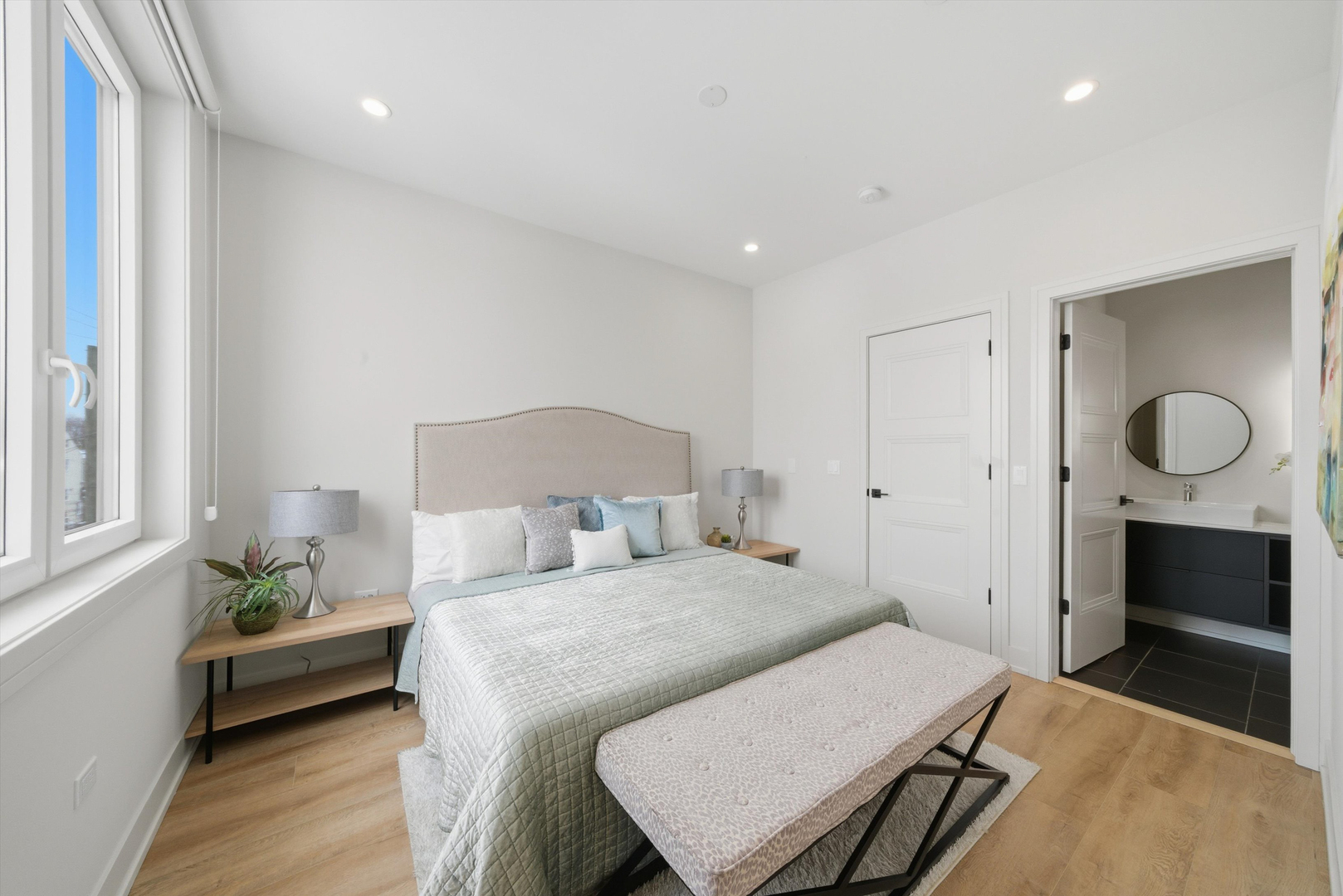 4250 W Belmont Avenue Unit: 5