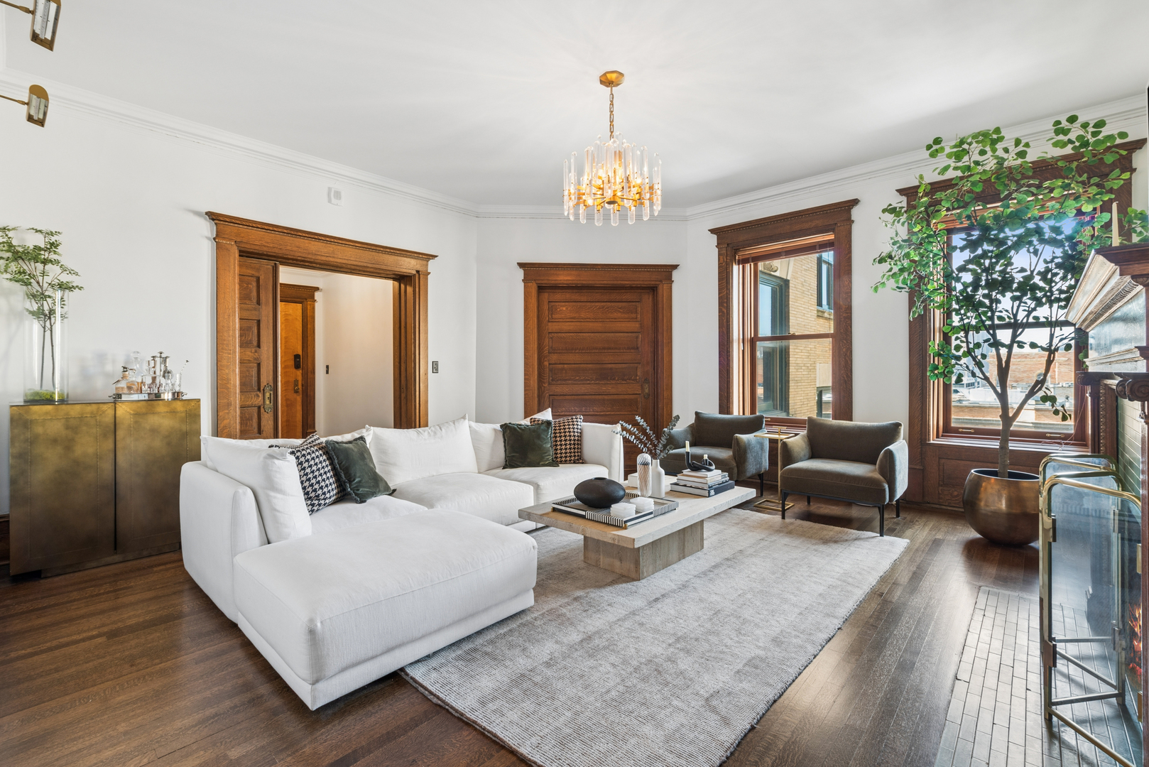 559 W Surf Street Unit: 704