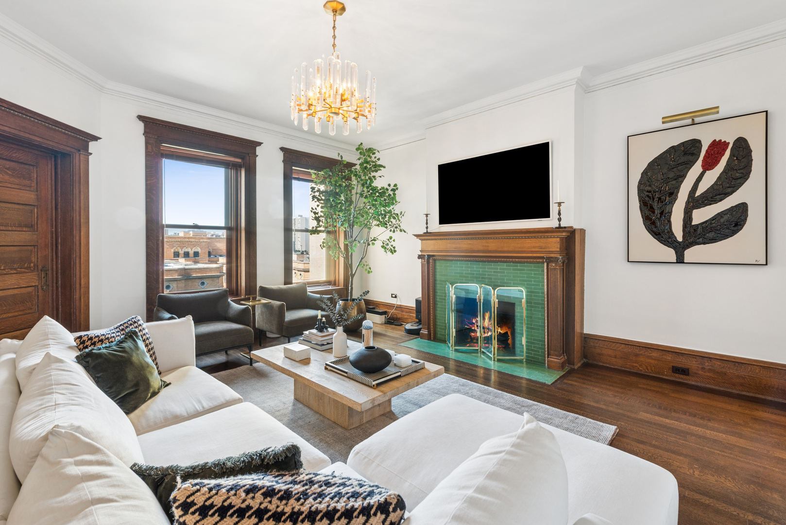 559 W Surf Street Unit: 704