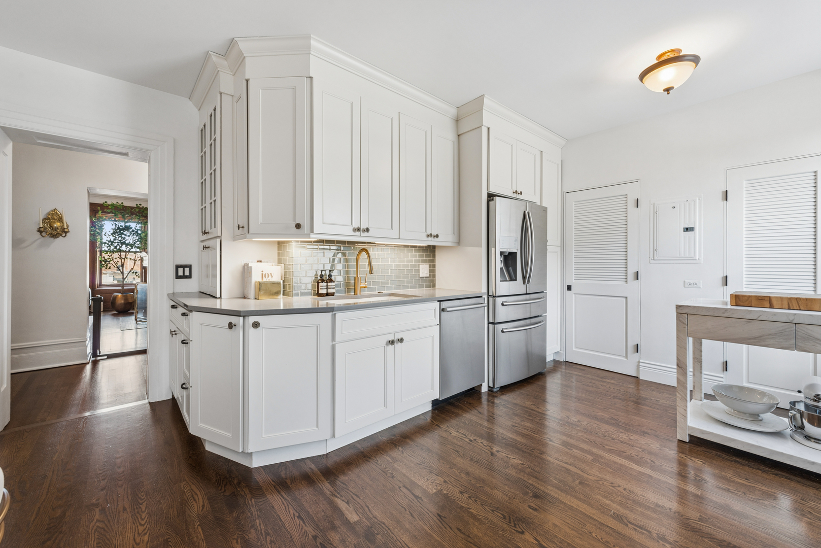 559 W Surf Street Unit: 704