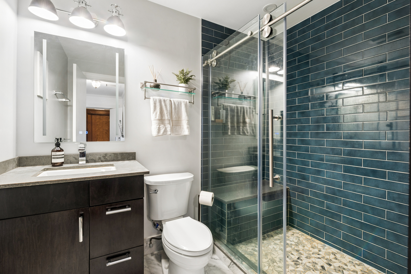 559 W Surf Street Unit: 704
