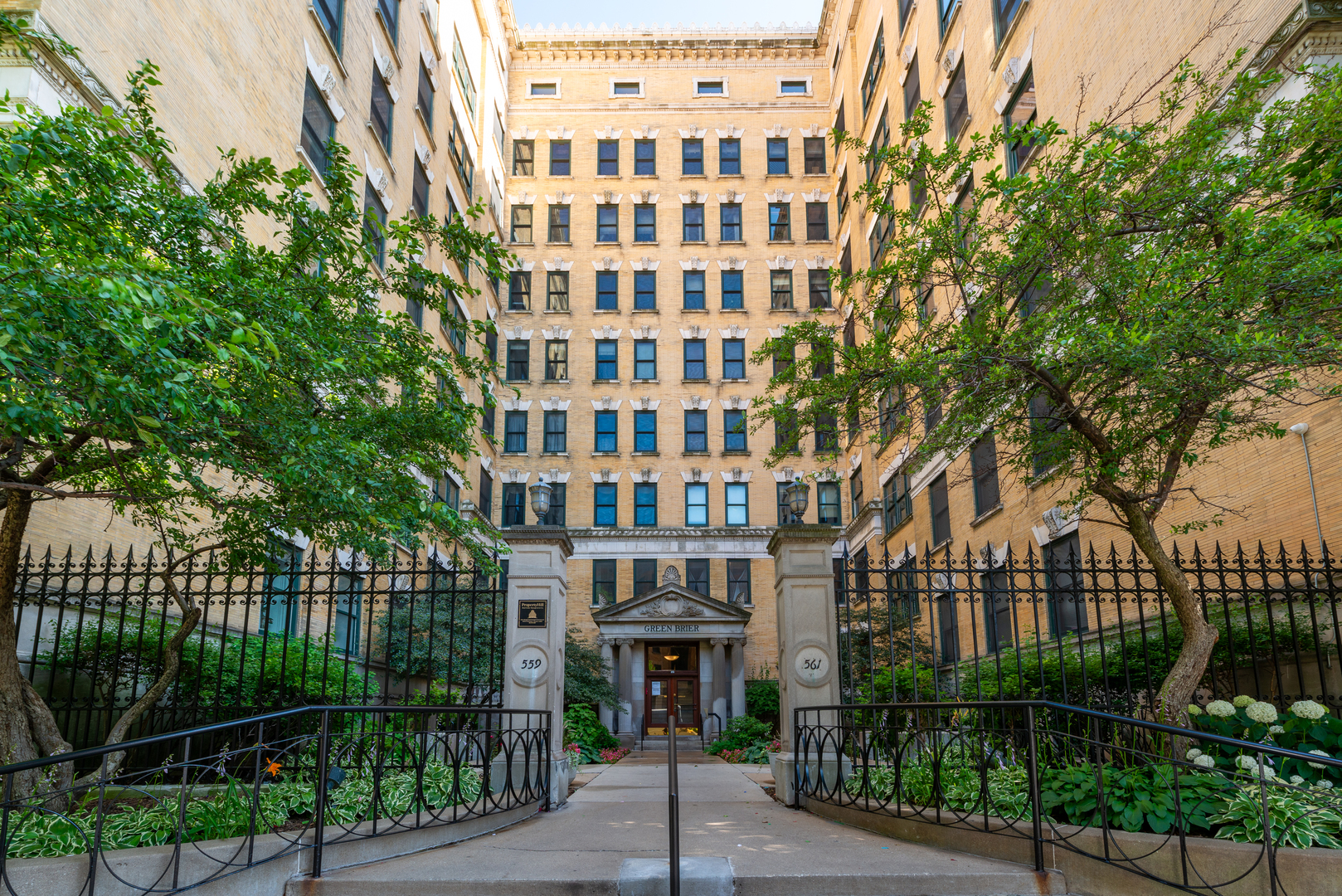 559 W Surf Street Unit: 704