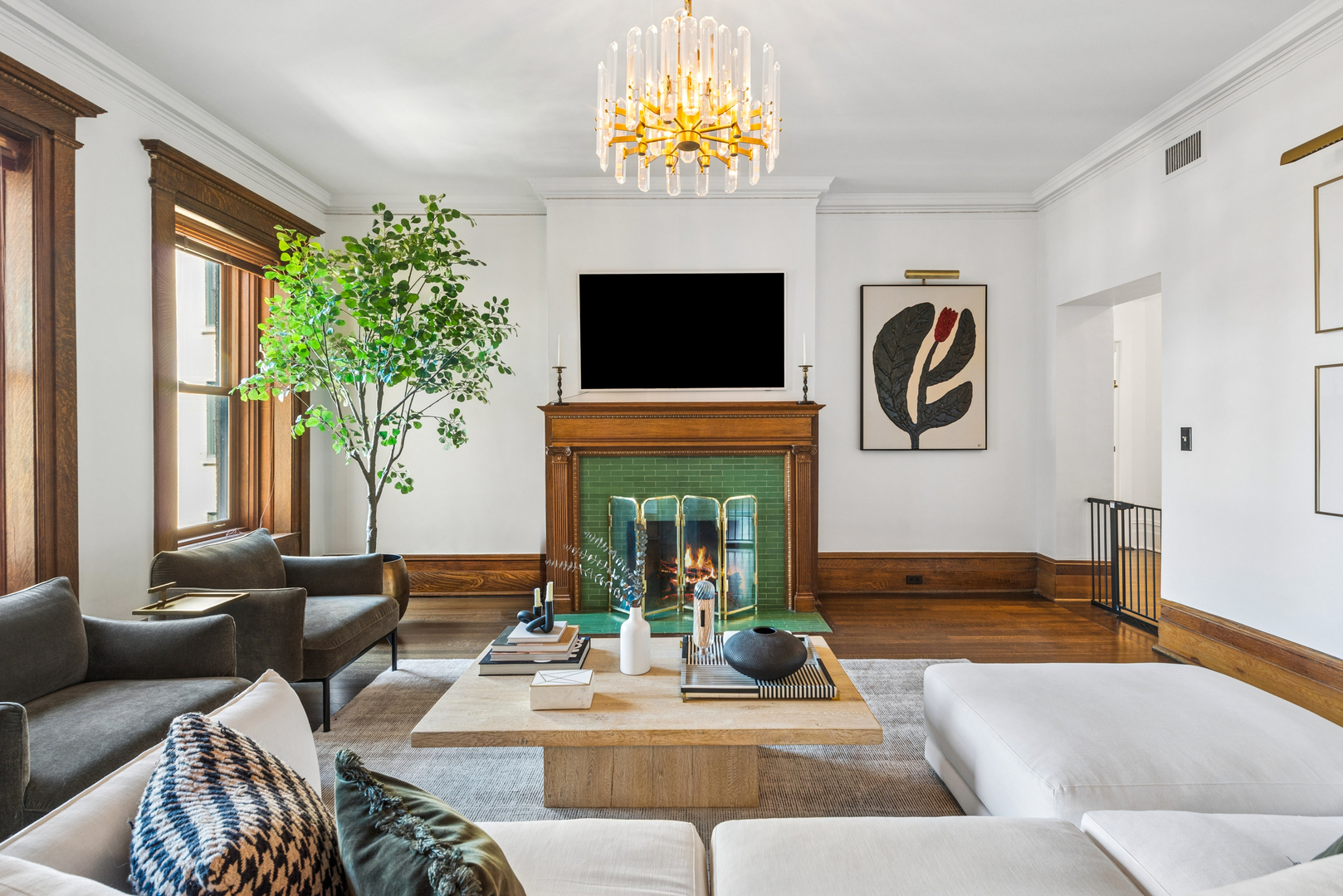 559 W Surf Street Unit: 704