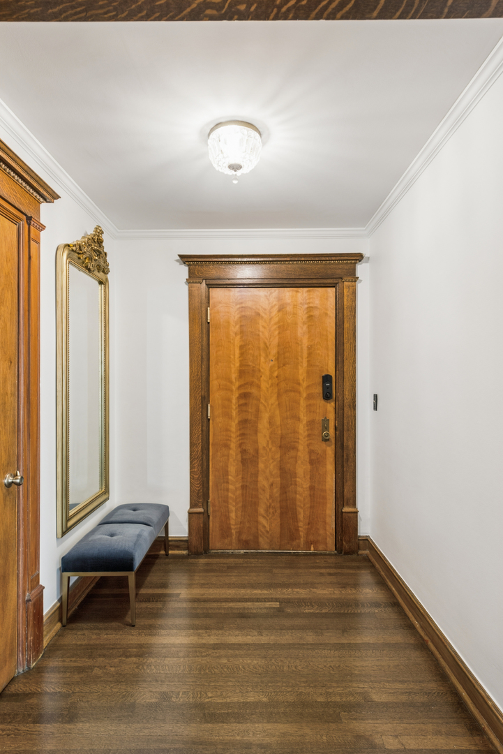 559 W Surf Street Unit: 704
