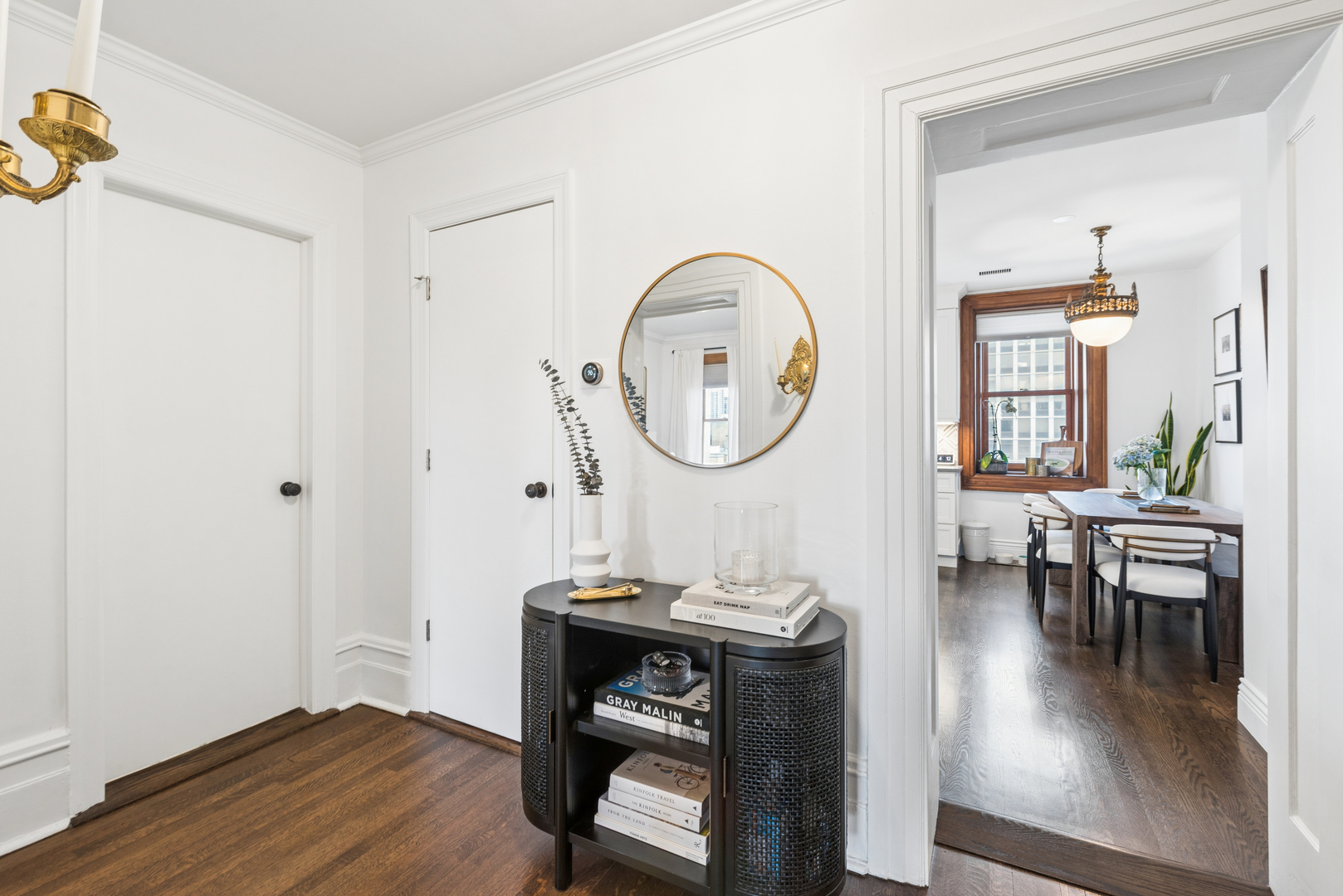 559 W Surf Street Unit: 704