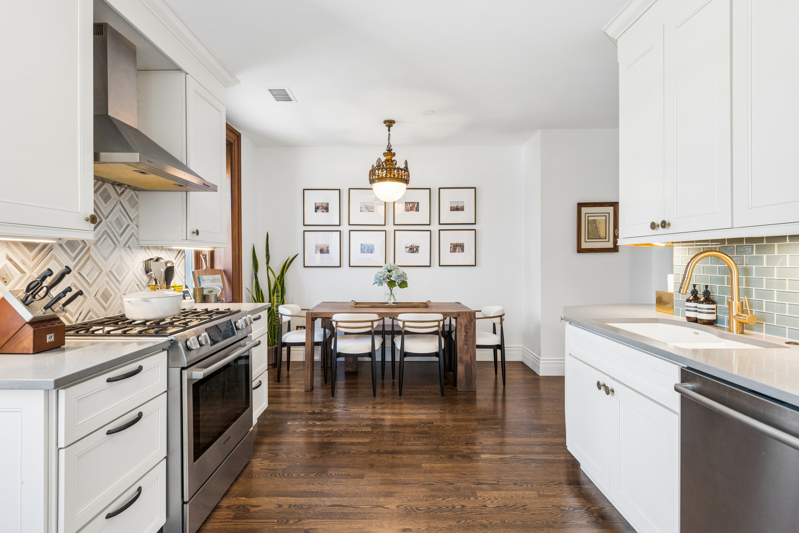 559 W Surf Street Unit: 704