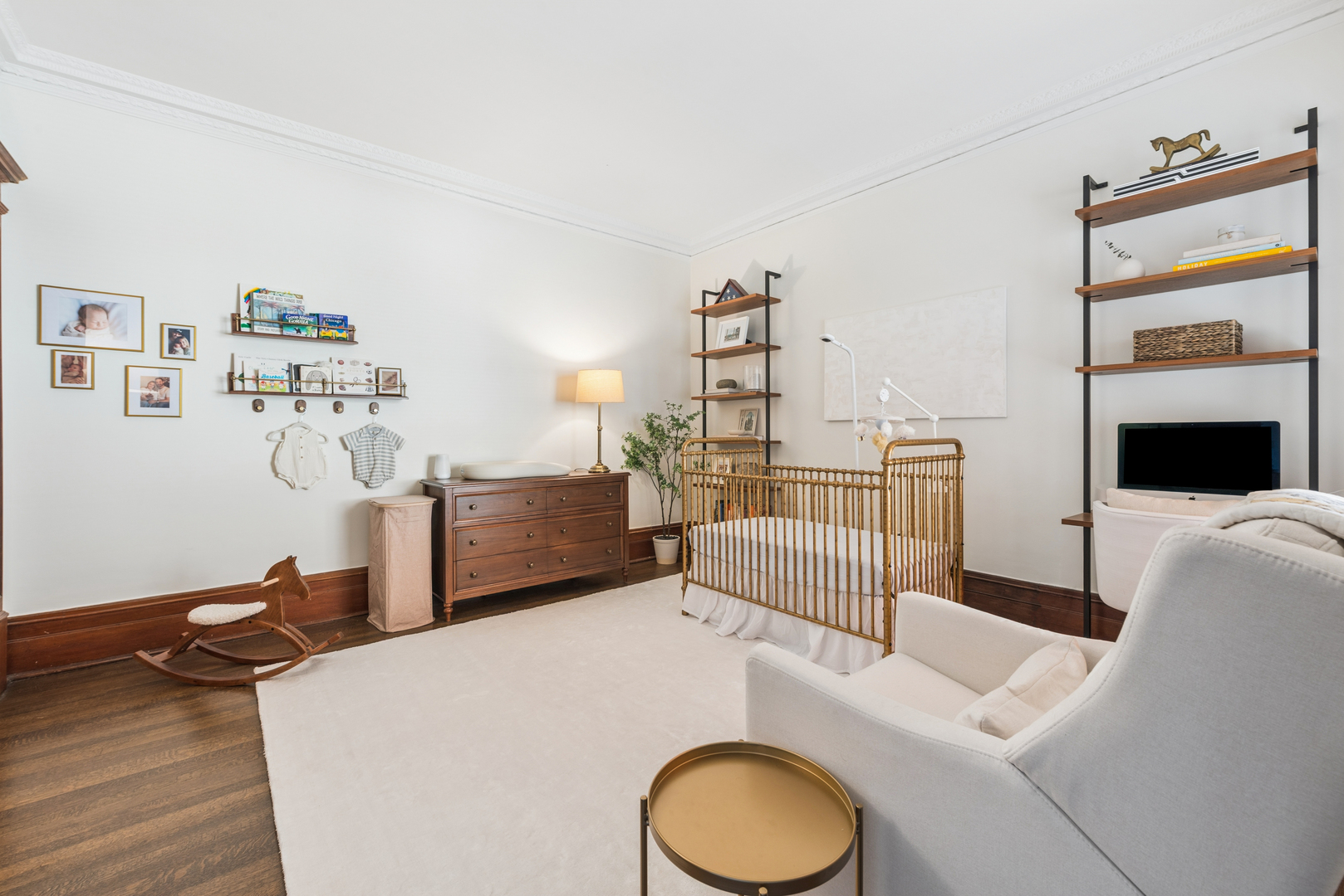 559 W Surf Street Unit: 704