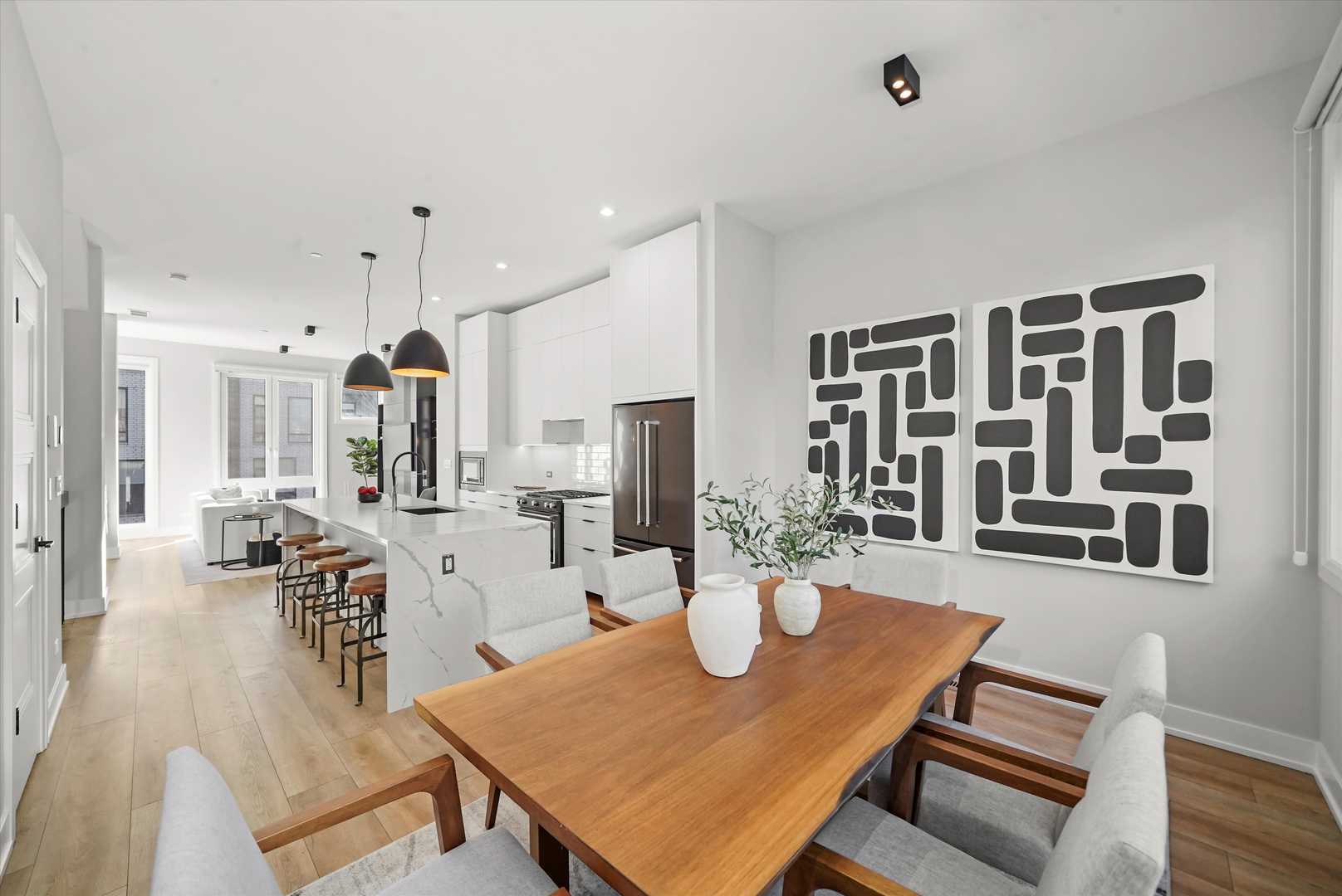 4246 W Belmont Avenue