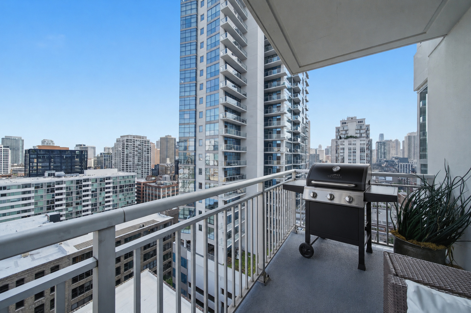 330 W Grand Avenue Unit: 1906