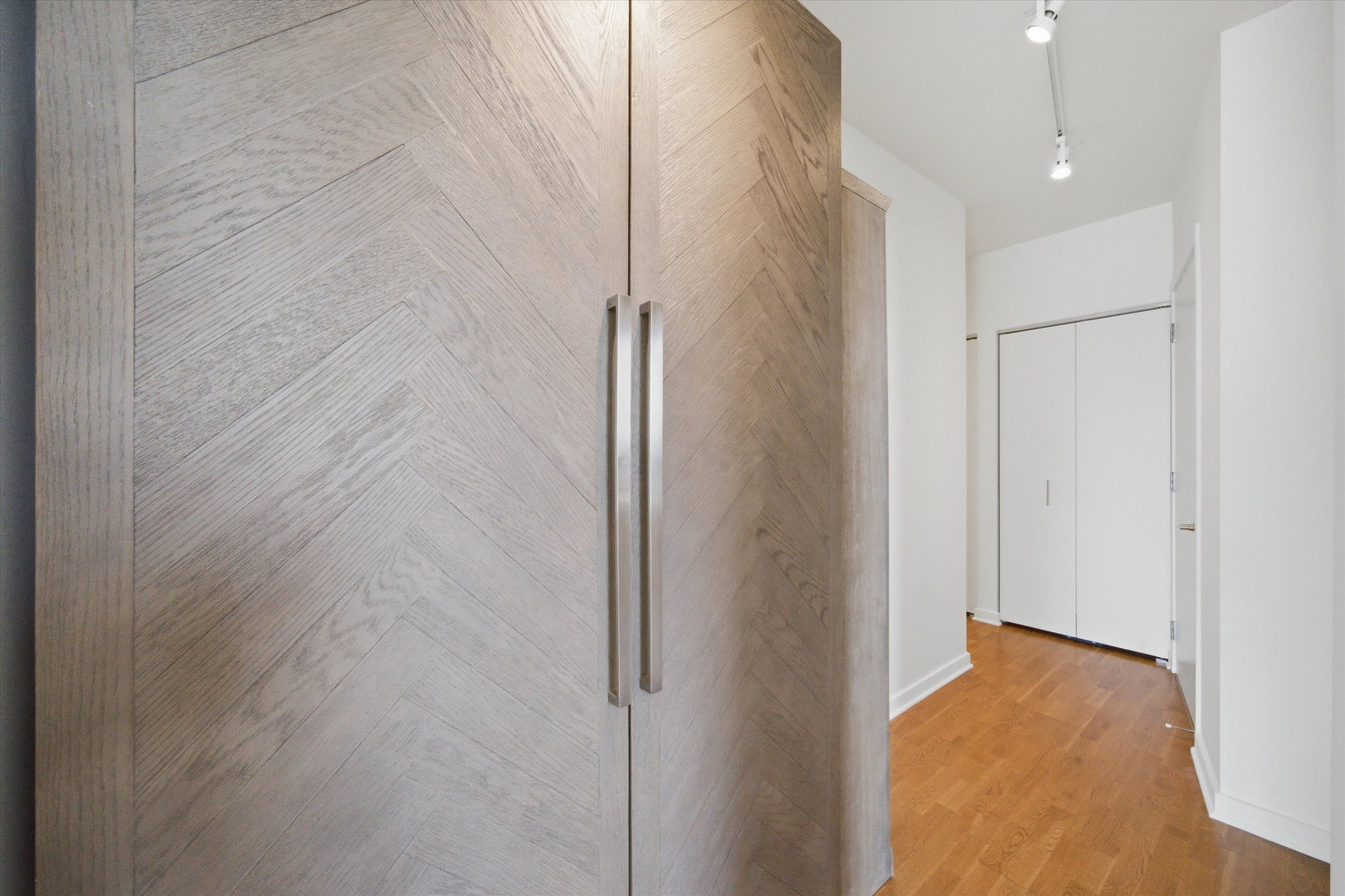 330 W Grand Avenue Unit: 1906