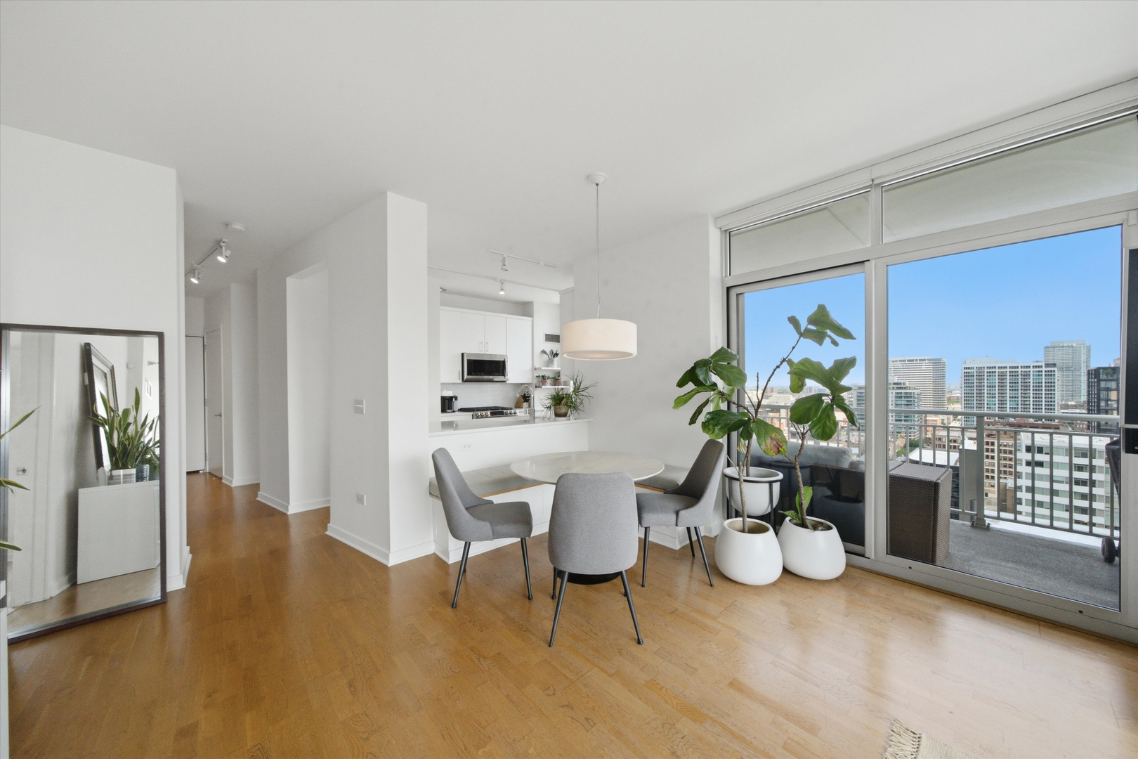 330 W Grand Avenue Unit: 1906