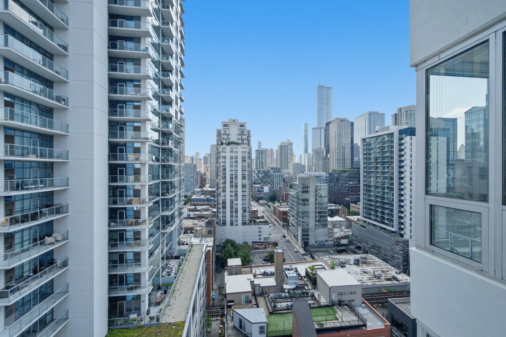 330 W Grand Avenue Unit: 1906