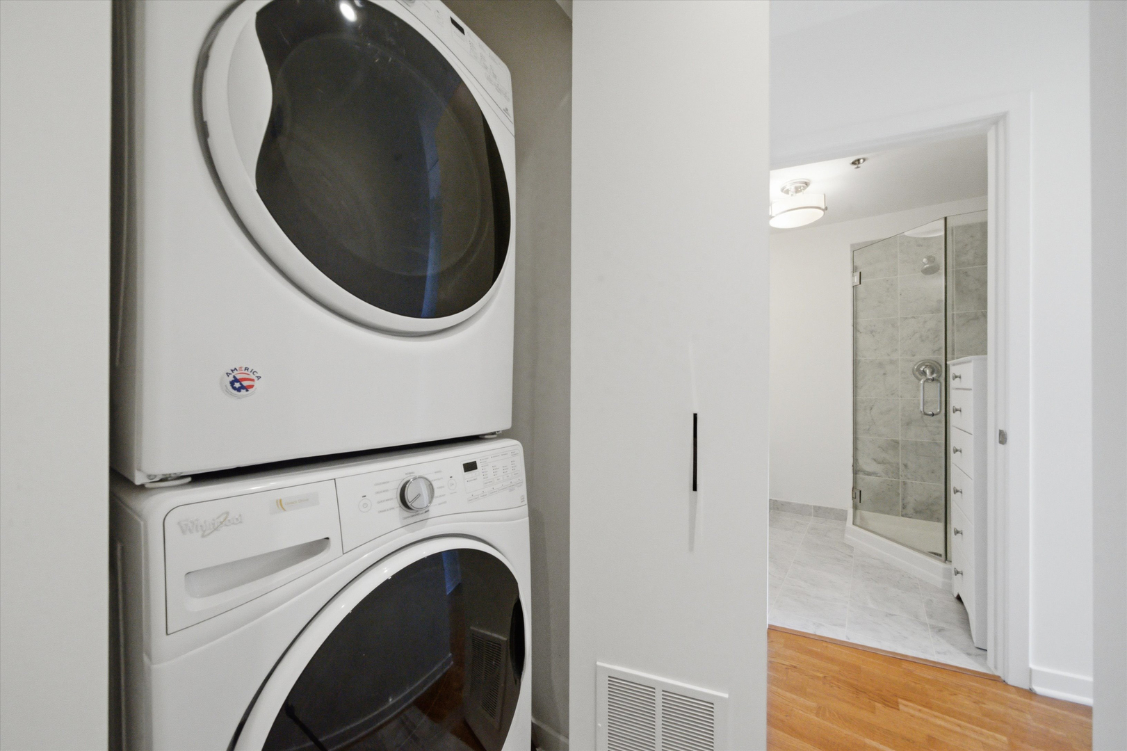 330 W Grand Avenue Unit: 1906