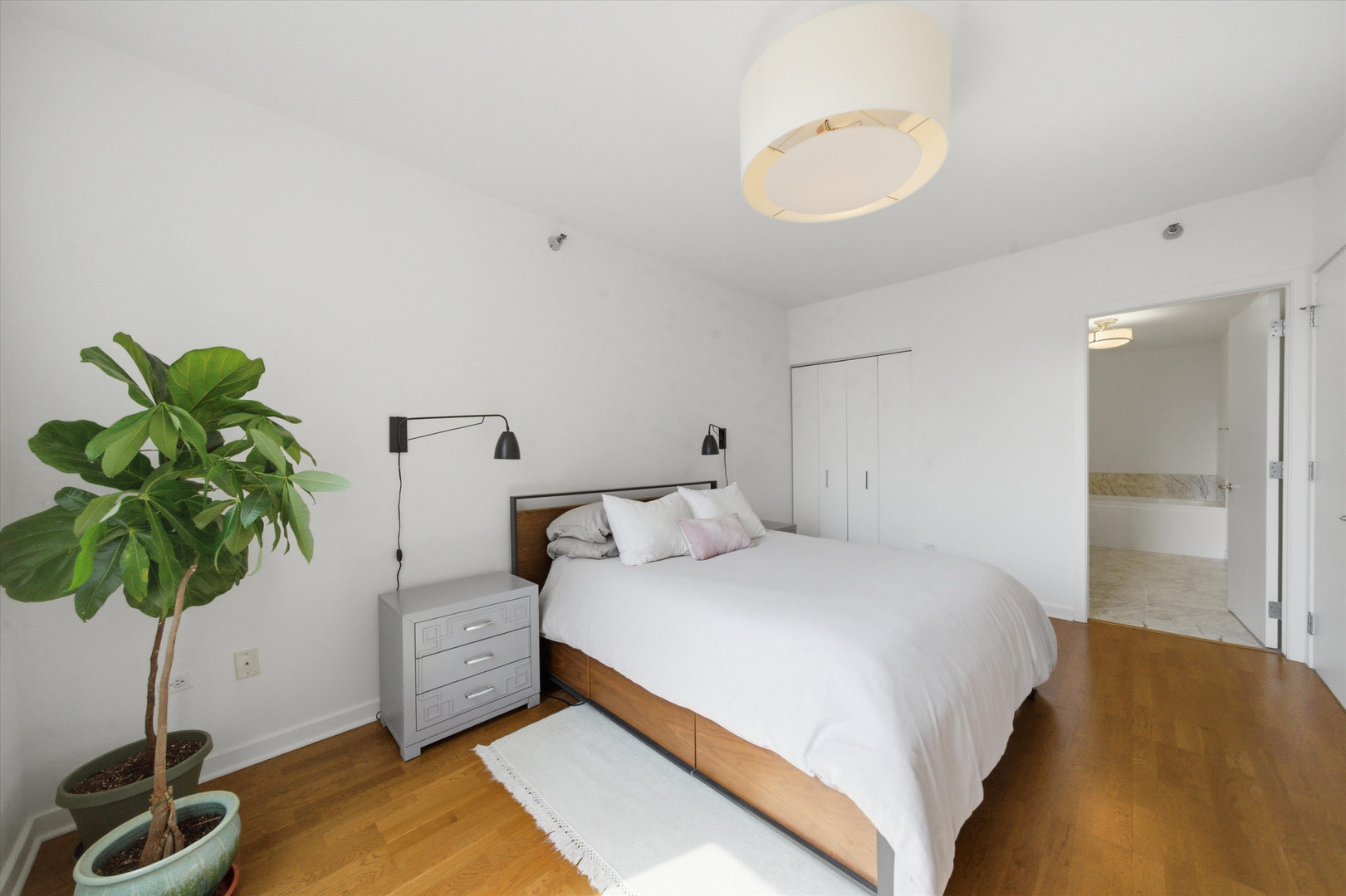 330 W Grand Avenue Unit: 1906