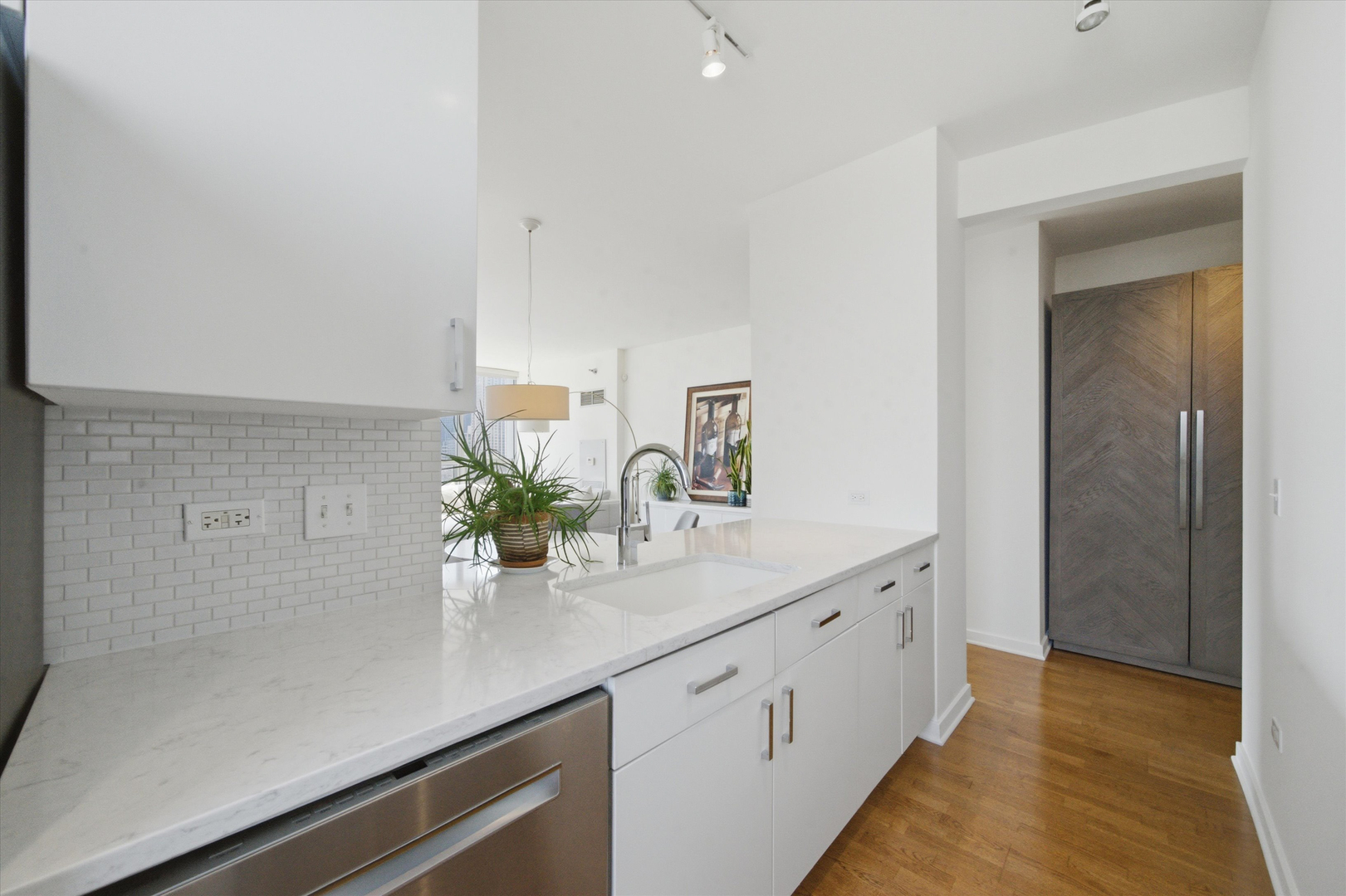 330 W Grand Avenue Unit: 1906