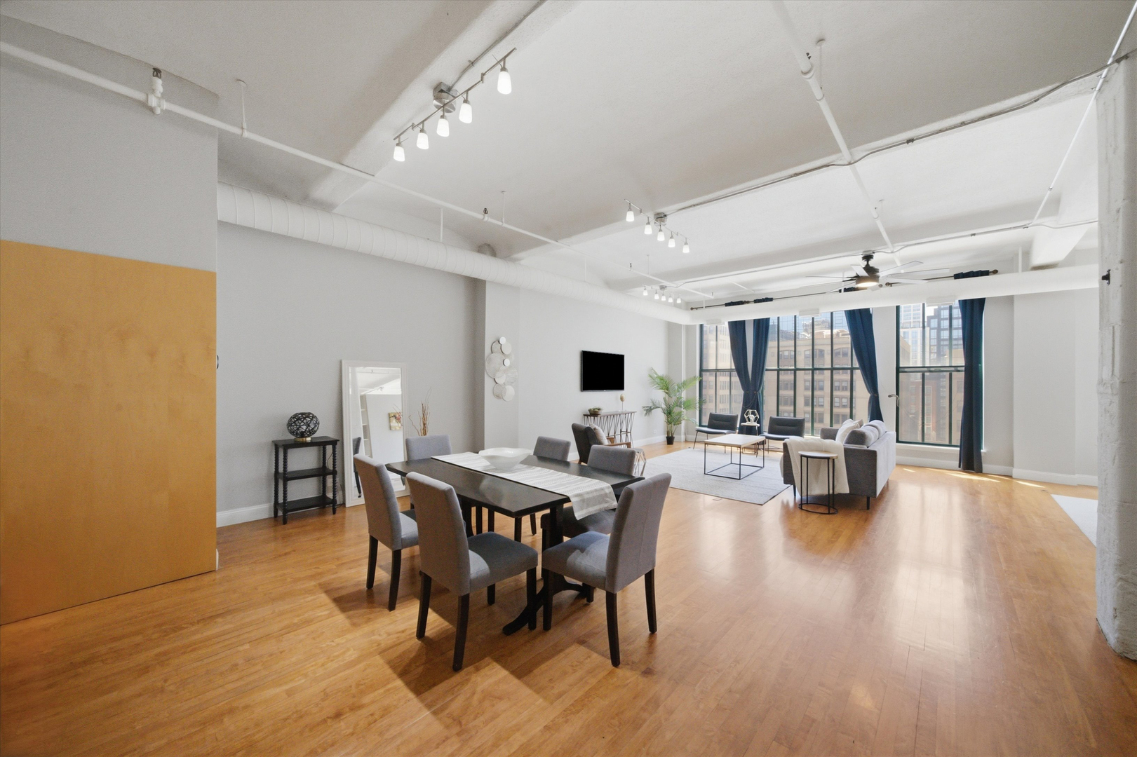 633 S Plymouth Court Unit: 702
