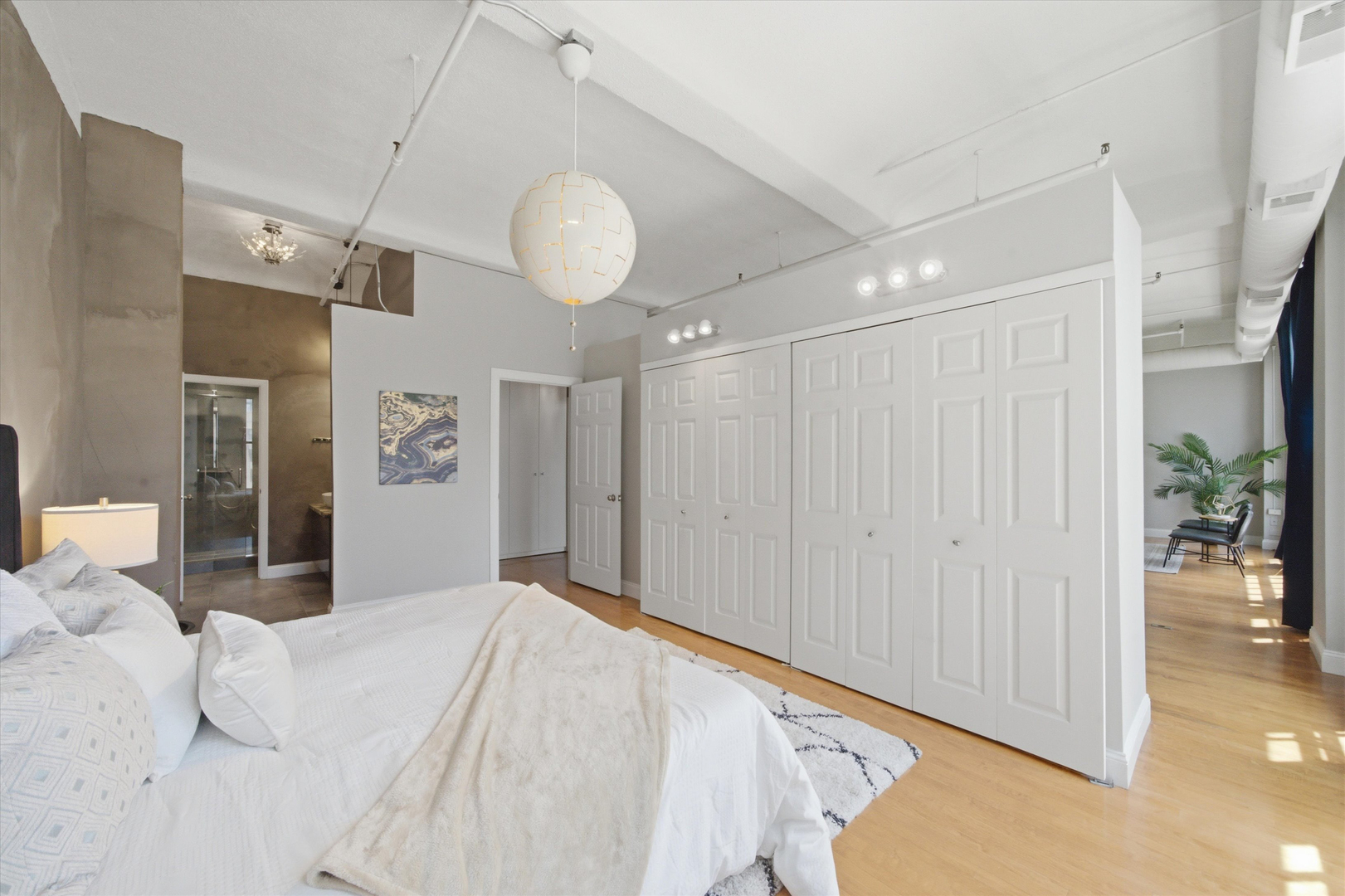 633 S Plymouth Court Unit: 702