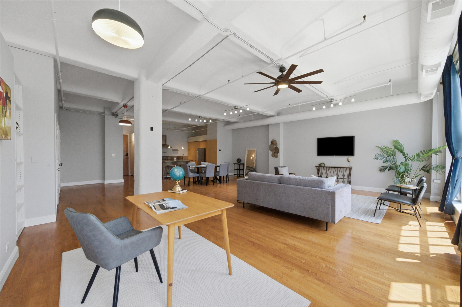 633 S Plymouth Court Unit: 702