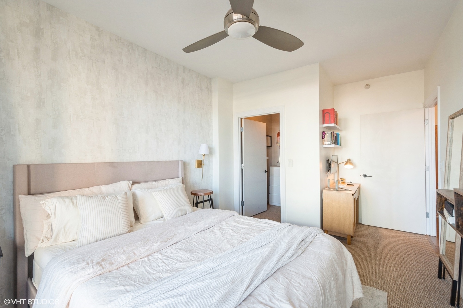 451 W HURON Street Unit: 804