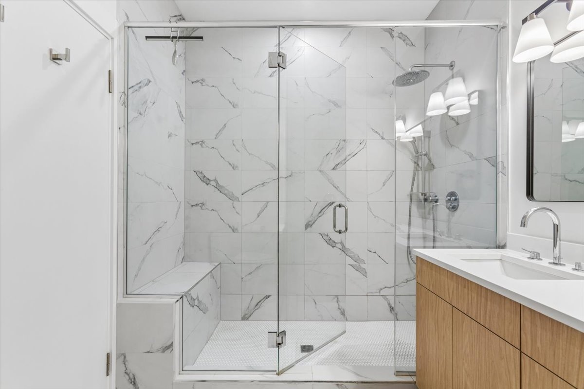 4939 N Damen Avenue Unit: 404