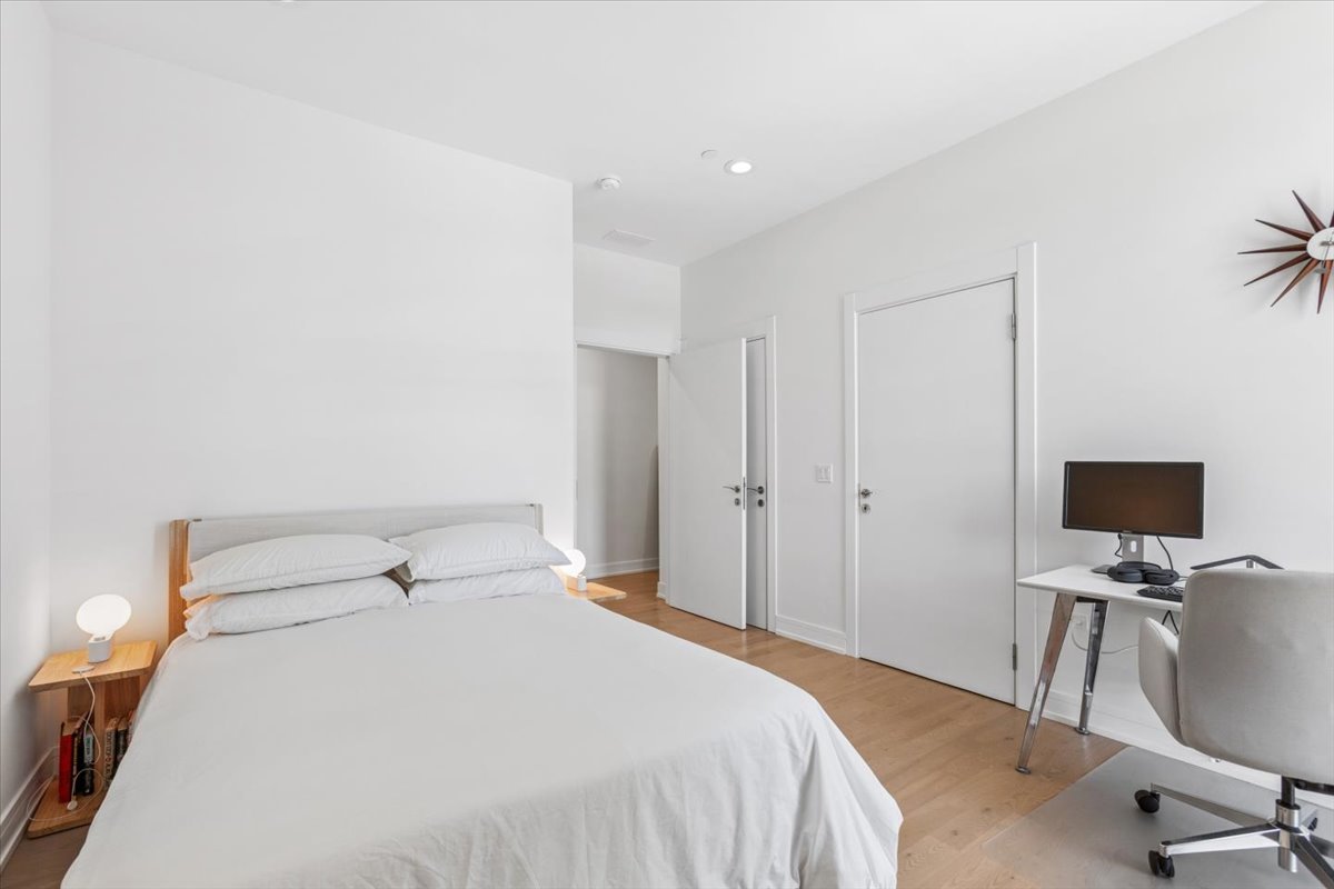4939 N Damen Avenue Unit: 404