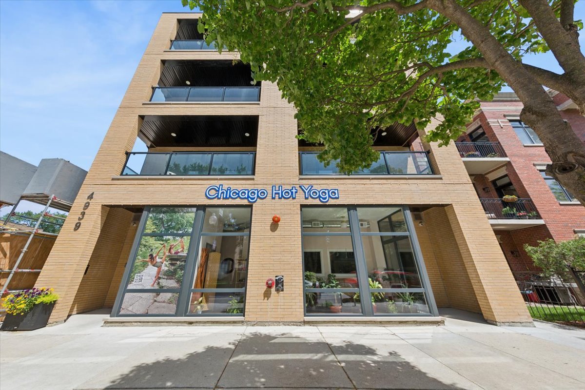 4939 N Damen Avenue Unit: 404