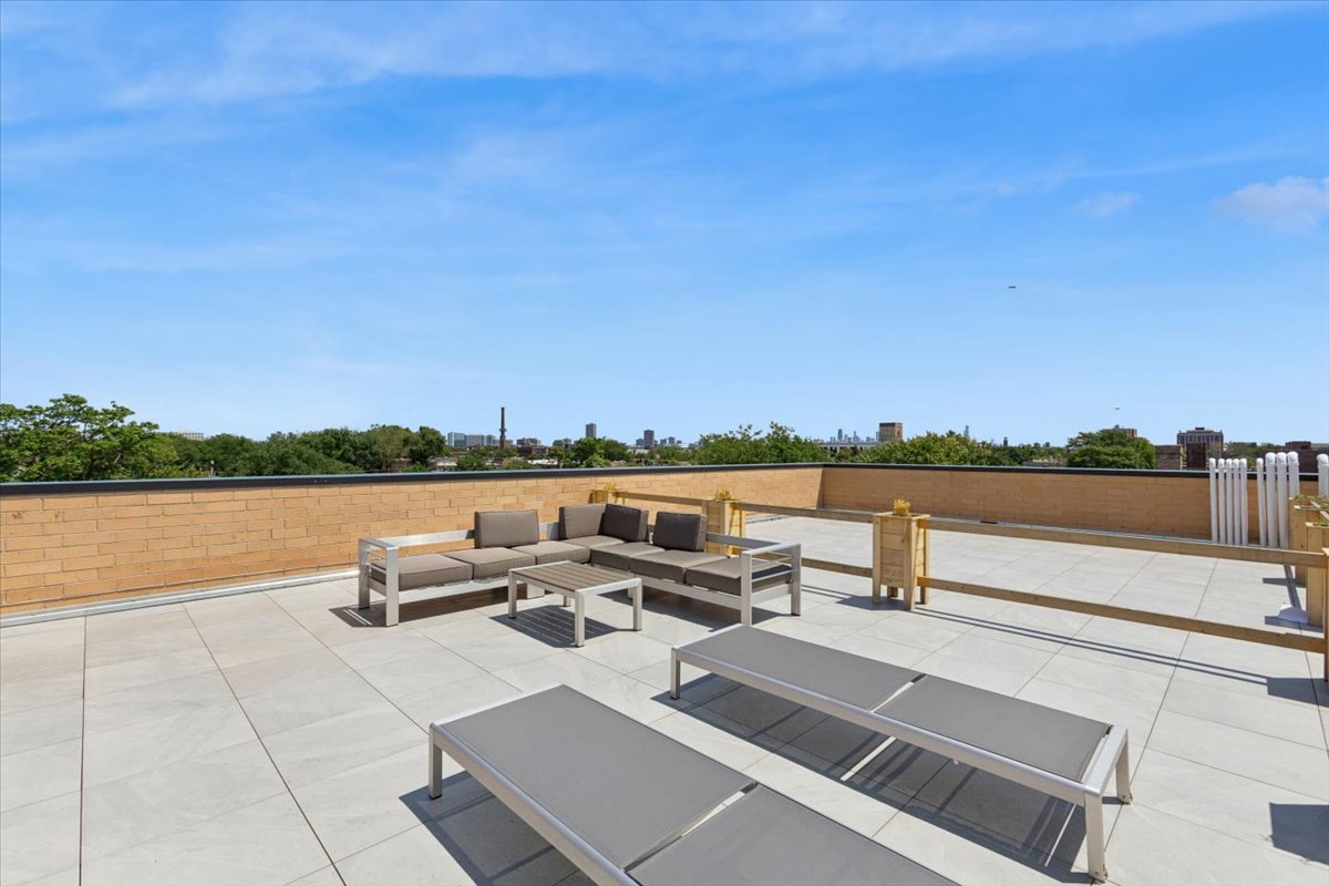 4939 N Damen Avenue Unit: 404
