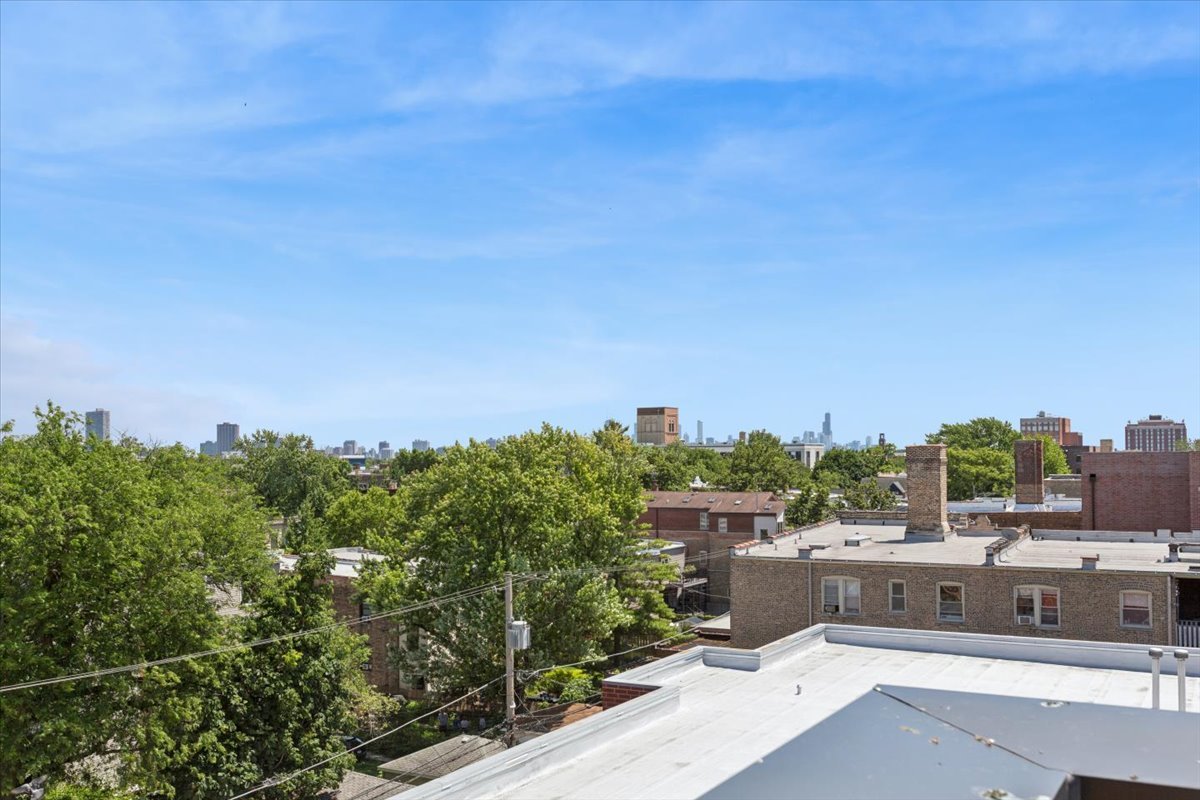 4939 N Damen Avenue Unit: 404