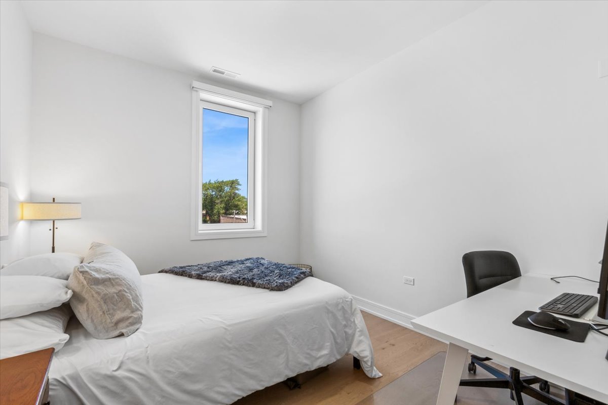 4939 N Damen Avenue Unit: 404