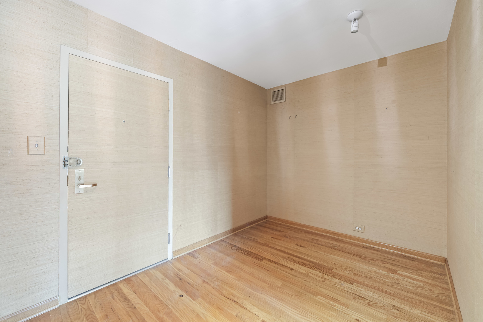 777 N Michigan Avenue Unit: 2109