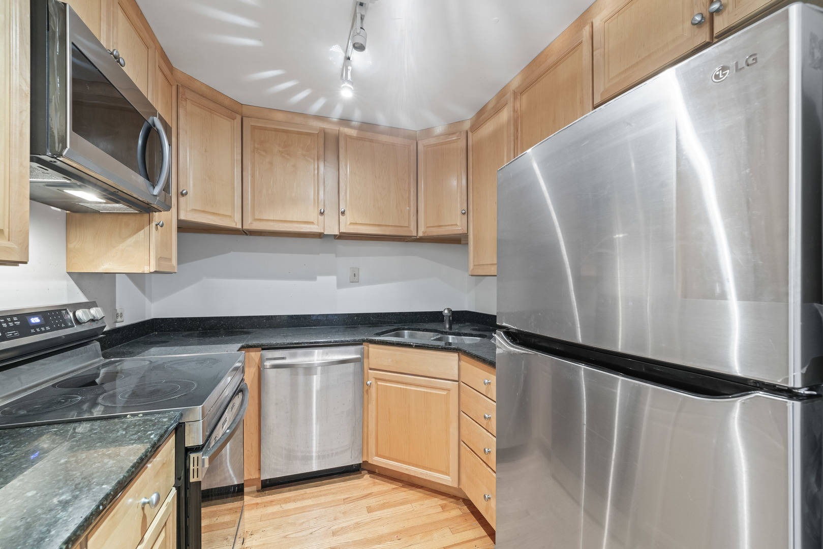 777 N Michigan Avenue Unit: 2109
