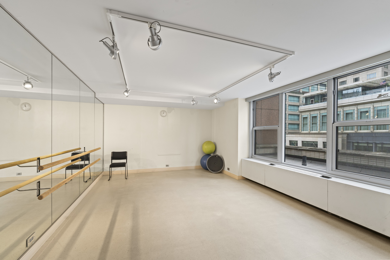 777 N Michigan Avenue Unit: 2109