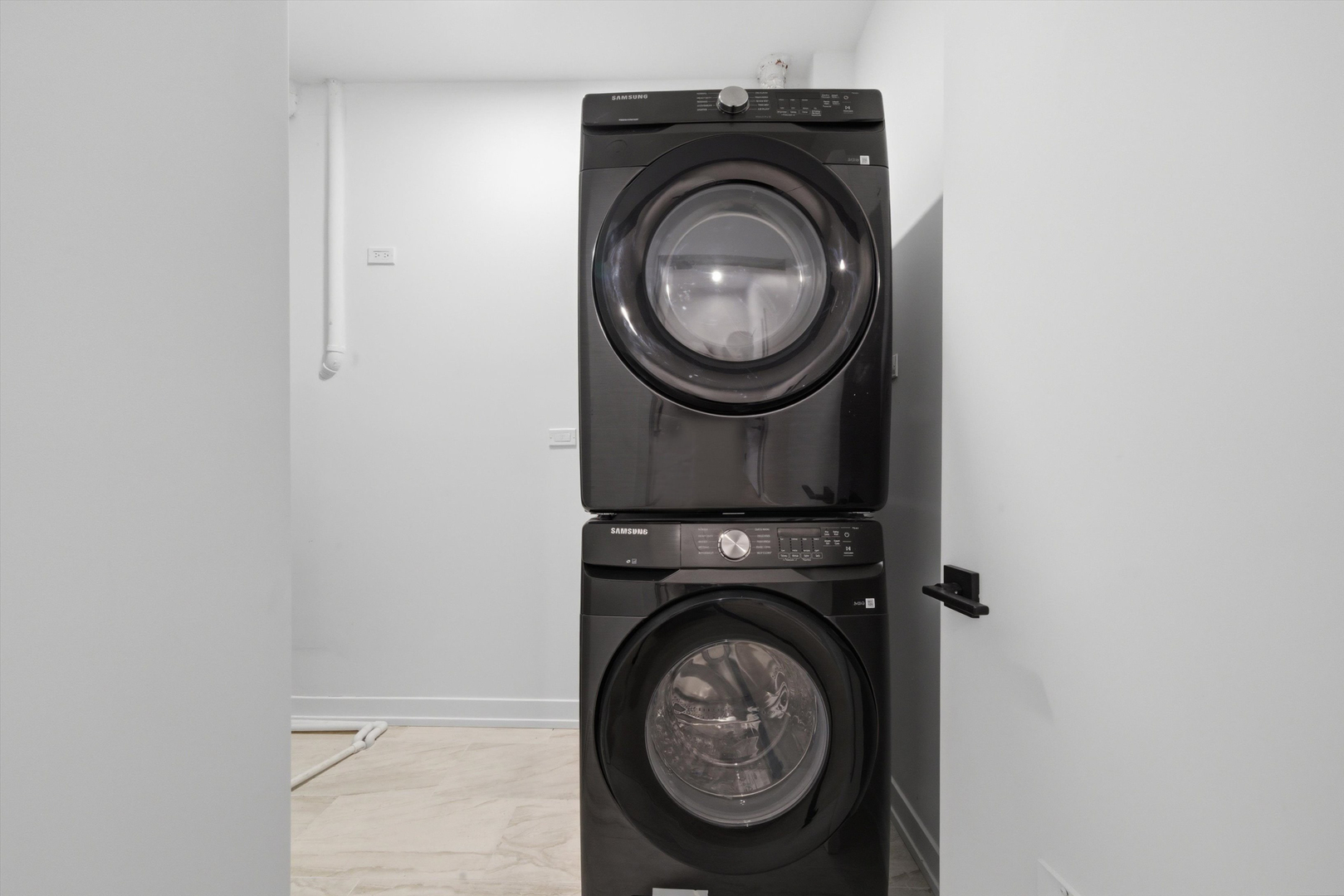 1355 N Western Avenue Unit: 2B