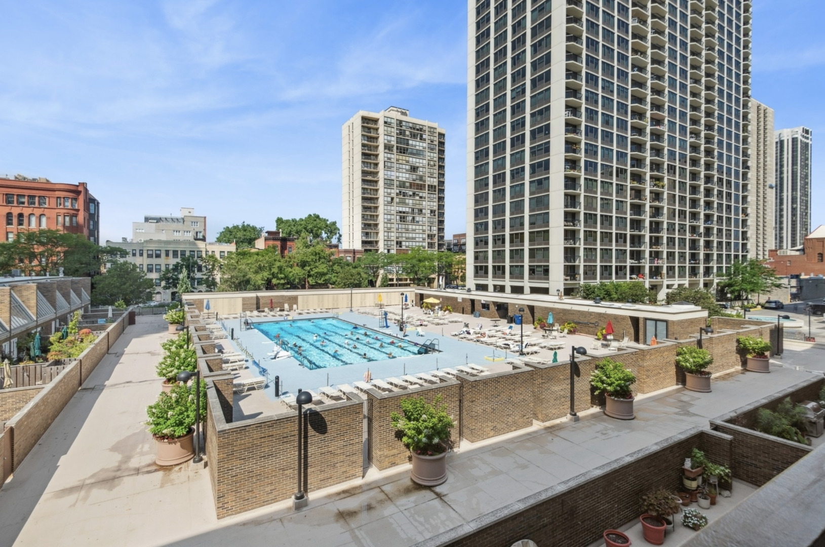1555 N Sandburg Terrace Unit: 517