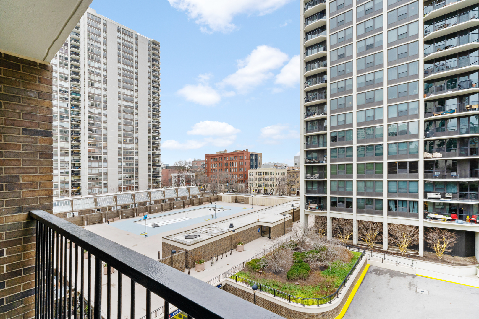 1555 N Sandburg Terrace Unit: 517