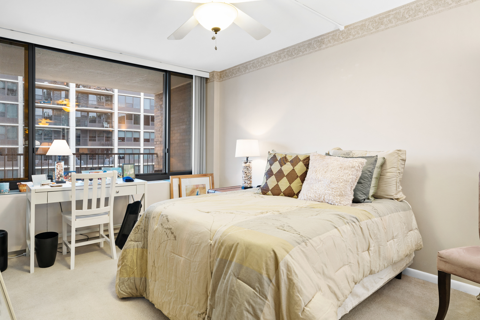 1555 N Sandburg Terrace Unit: 517