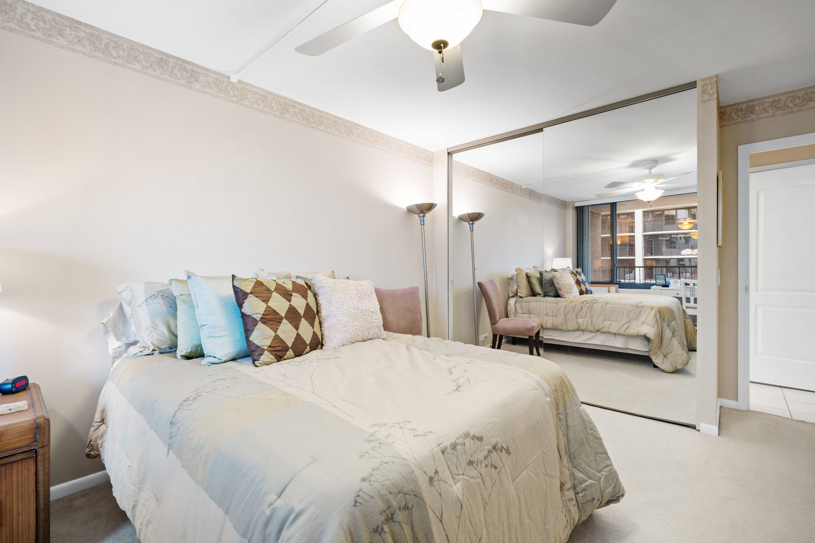 1555 N Sandburg Terrace Unit: 517
