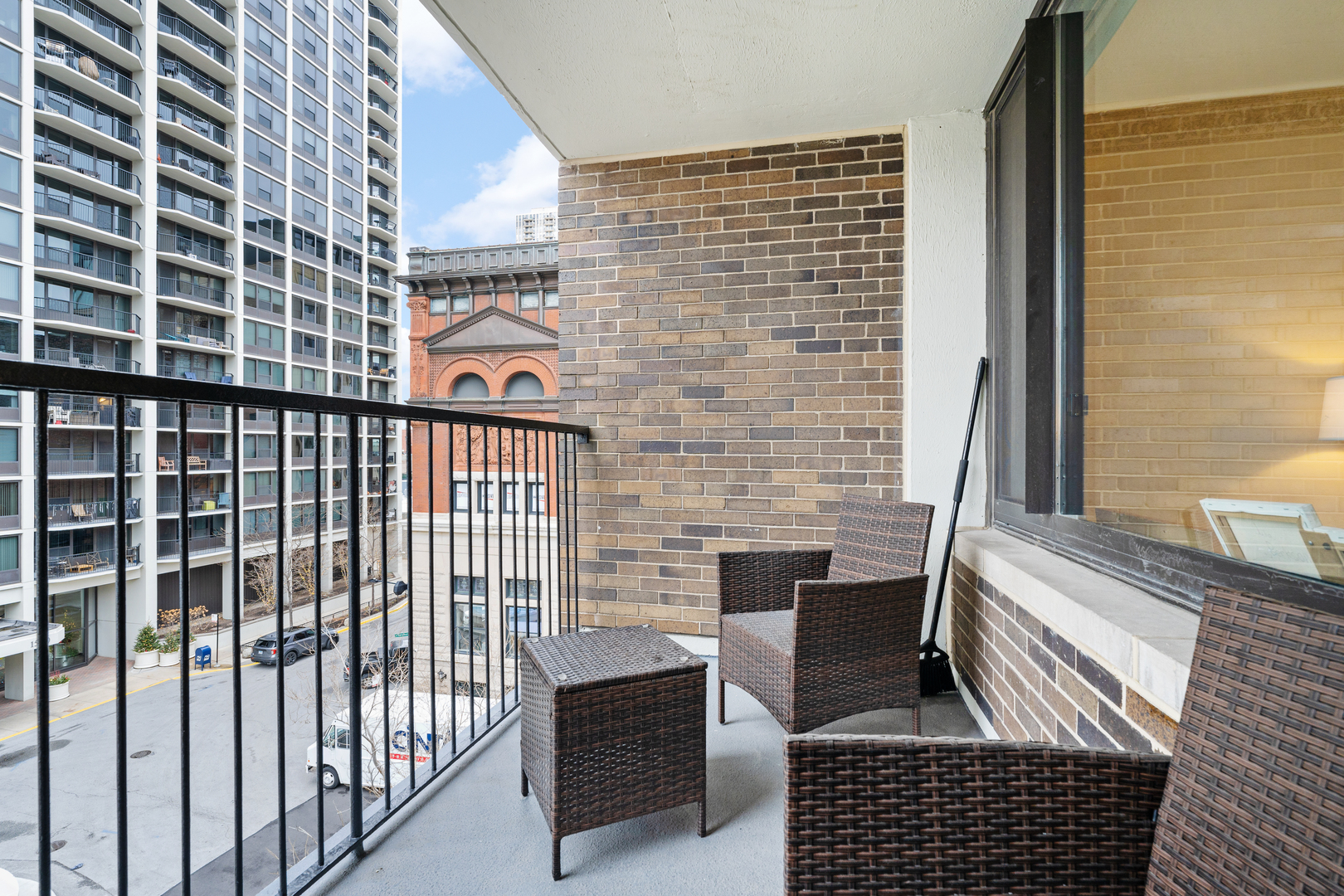 1555 N Sandburg Terrace Unit: 517