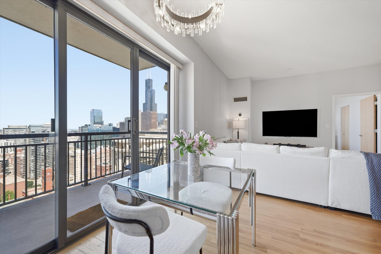 41 E 8TH Street Unit: 2905