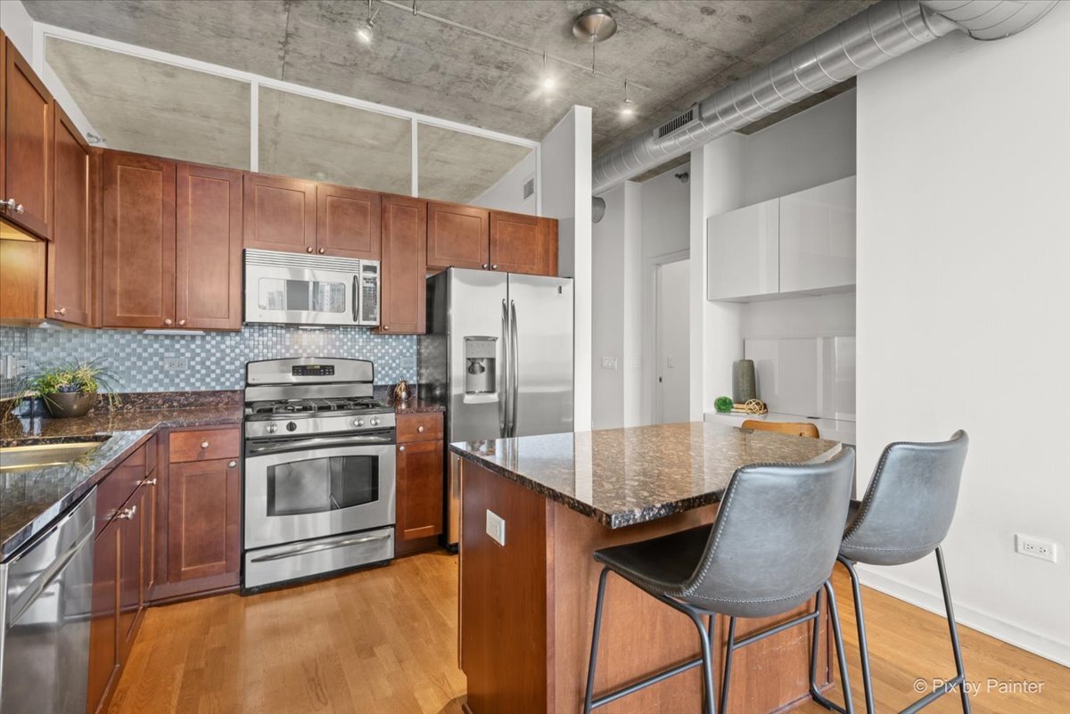 700 N Larrabee Street Unit: 1811