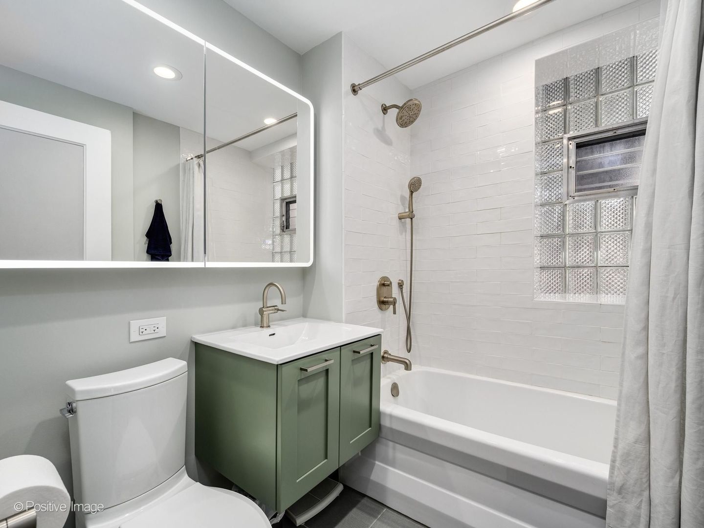1202 W Waveland Avenue Unit: 2